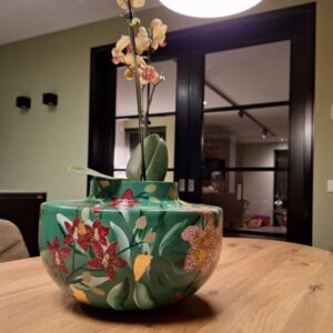 Handbeschilderde vaas Ties groen