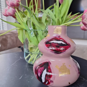 Handbeschilderde vaas Barbabientje (lips)