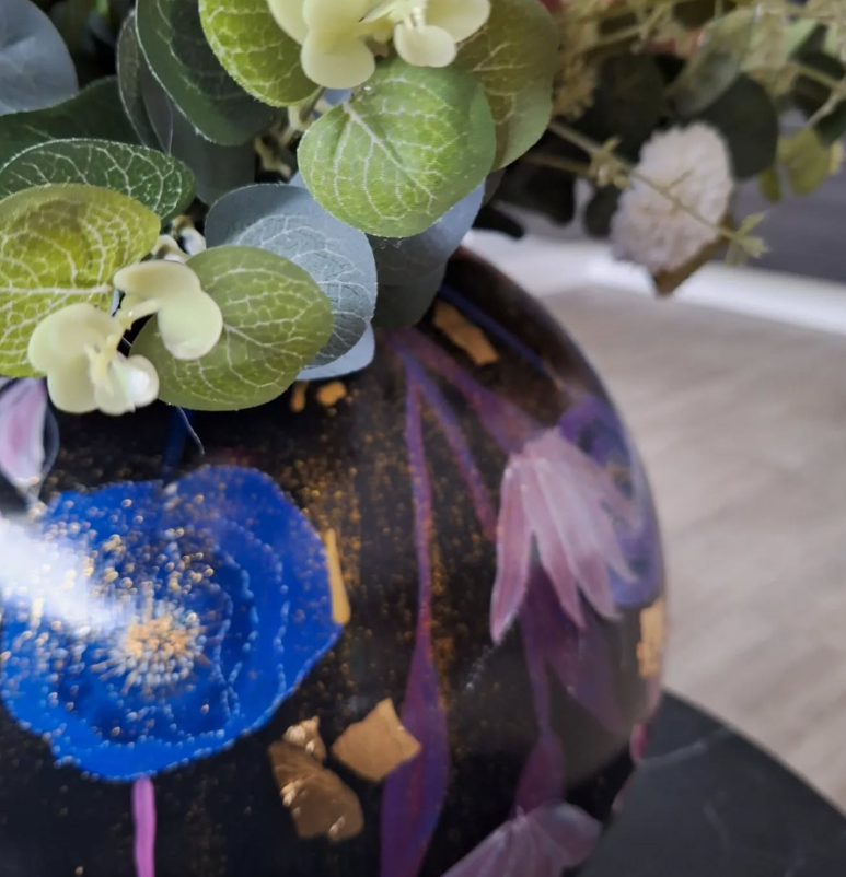 Handbeschilderde vaas Pip (zwart glitter) - Afbeelding 2